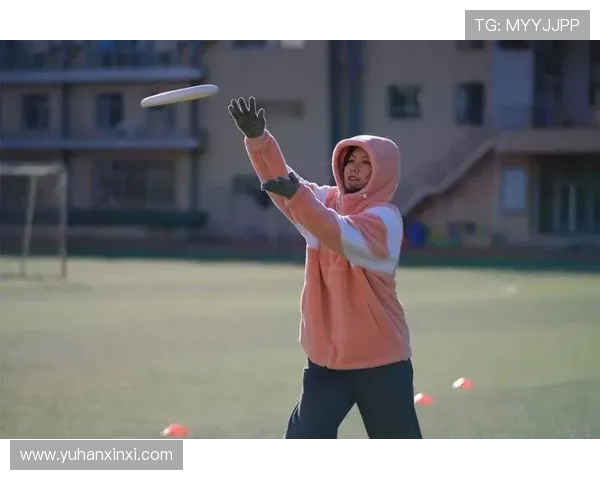 飞盘竞技的魅力与挑战：深入探讨广州飞盘队的独特风格与团队合作